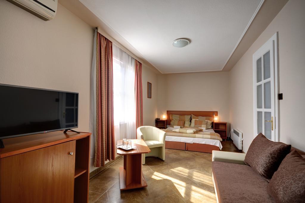 Hotel Róz Szentendre Buitenkant foto