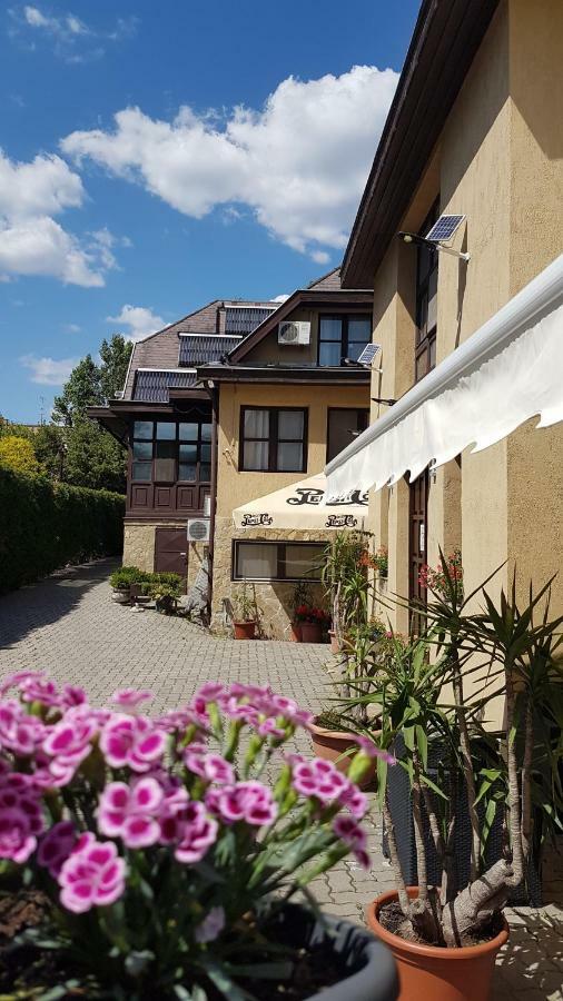 Hotel Róz Szentendre Buitenkant foto